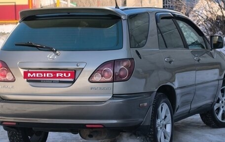 Lexus RX IV рестайлинг, 2000 год, 870 000 рублей, 28 фотография