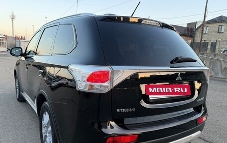 Mitsubishi Outlander III рестайлинг 3, 2014 год, 1 685 000 рублей, 12 фотография