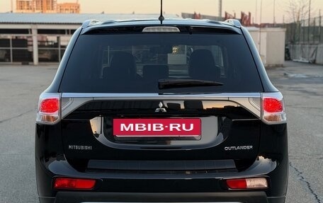 Mitsubishi Outlander III рестайлинг 3, 2014 год, 1 685 000 рублей, 6 фотография