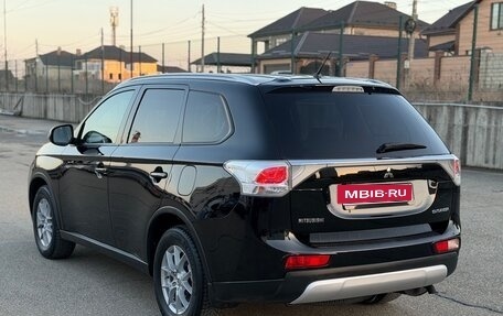 Mitsubishi Outlander III рестайлинг 3, 2014 год, 1 685 000 рублей, 7 фотография