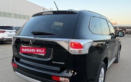 Mitsubishi Outlander III рестайлинг 3, 2014 год, 1 685 000 рублей, 13 фотография
