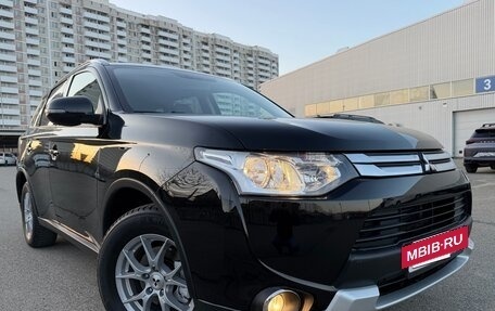 Mitsubishi Outlander III рестайлинг 3, 2014 год, 1 685 000 рублей, 14 фотография