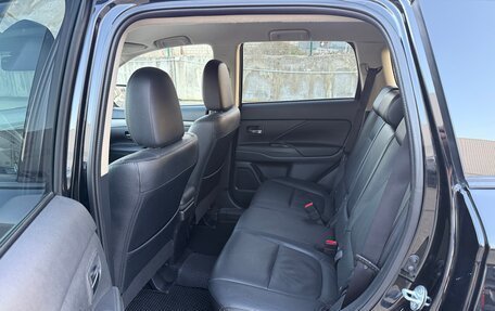 Mitsubishi Outlander III рестайлинг 3, 2014 год, 1 685 000 рублей, 19 фотография