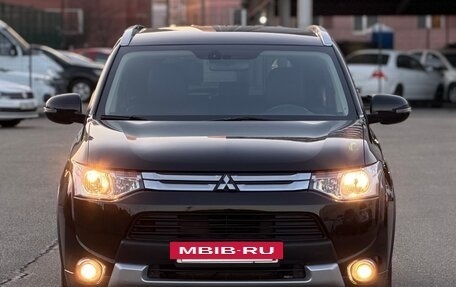 Mitsubishi Outlander III рестайлинг 3, 2014 год, 1 685 000 рублей, 10 фотография