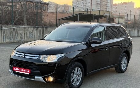 Mitsubishi Outlander III рестайлинг 3, 2014 год, 1 685 000 рублей, 9 фотография