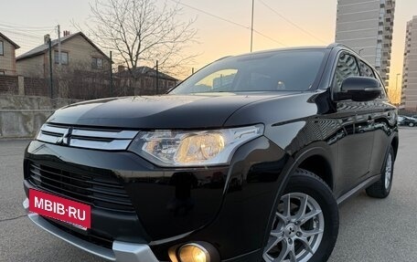 Mitsubishi Outlander III рестайлинг 3, 2014 год, 1 685 000 рублей, 15 фотография