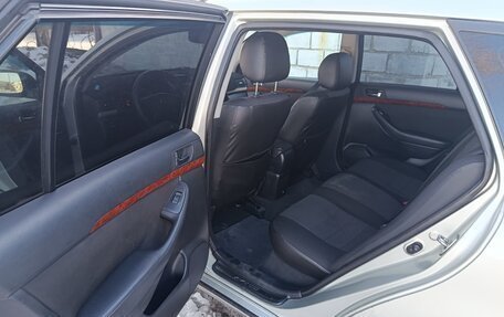 Toyota Avensis III рестайлинг, 2003 год, 580 000 рублей, 5 фотография