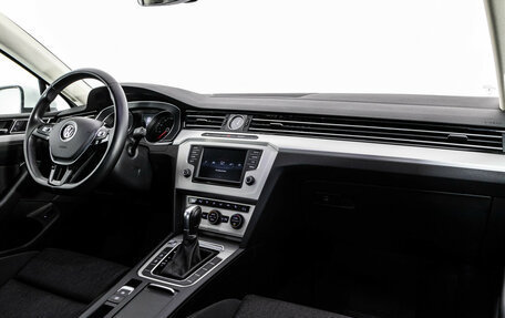 Volkswagen Passat B8 рестайлинг, 2016 год, 1 849 000 рублей, 13 фотография