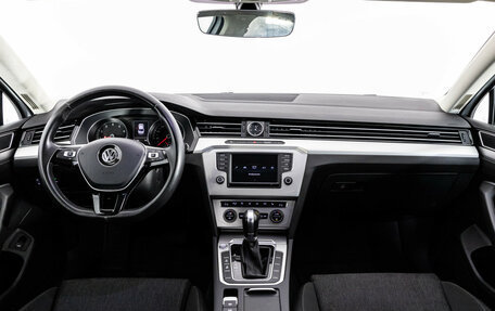 Volkswagen Passat B8 рестайлинг, 2016 год, 1 849 000 рублей, 14 фотография