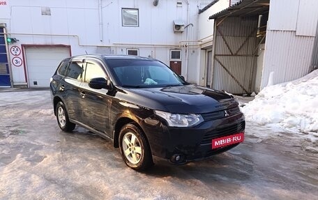 Mitsubishi Outlander III рестайлинг 3, 2013 год, 1 100 000 рублей, 3 фотография