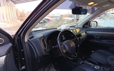 Mitsubishi Outlander III рестайлинг 3, 2013 год, 1 100 000 рублей, 7 фотография