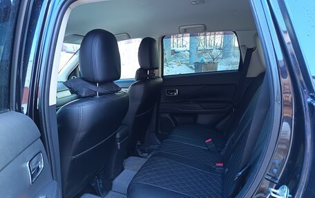 Mitsubishi Outlander III рестайлинг 3, 2013 год, 1 100 000 рублей, 8 фотография