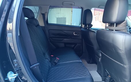 Mitsubishi Outlander III рестайлинг 3, 2013 год, 1 100 000 рублей, 10 фотография