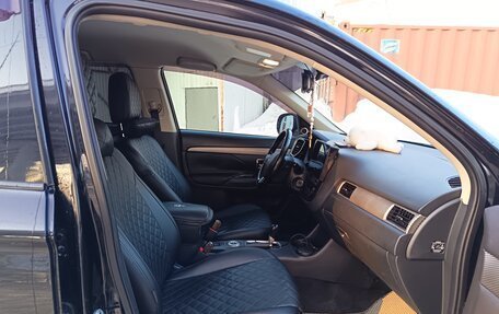 Mitsubishi Outlander III рестайлинг 3, 2013 год, 1 100 000 рублей, 9 фотография