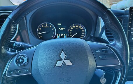 Mitsubishi Outlander III рестайлинг 3, 2013 год, 1 100 000 рублей, 13 фотография