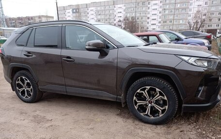 Toyota RAV4, 2021 год, 4 000 000 рублей, 3 фотография