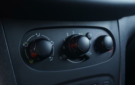 Renault Logan II, 2017 год, 670 333 рублей, 21 фотография