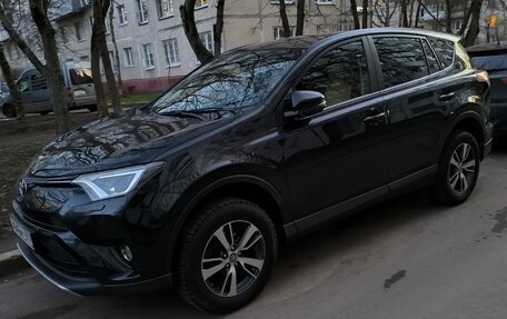 Toyota RAV4, 2017 год, 2 000 000 рублей, 2 фотография