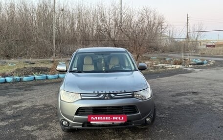 Mitsubishi Outlander III рестайлинг 3, 2013 год, 1 250 000 рублей, 2 фотография
