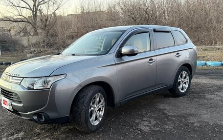 Mitsubishi Outlander III рестайлинг 3, 2013 год, 1 250 000 рублей, 3 фотография