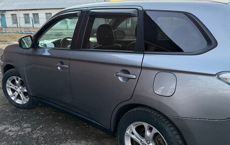 Mitsubishi Outlander III рестайлинг 3, 2013 год, 1 250 000 рублей, 4 фотография