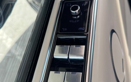 Land Rover Range Rover IV рестайлинг, 2016 год, 6 900 000 рублей, 9 фотография