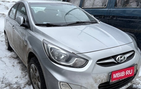 Hyundai Solaris II рестайлинг, 2012 год, 900 000 рублей, 1 фотография