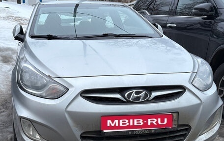 Hyundai Solaris II рестайлинг, 2012 год, 900 000 рублей, 7 фотография