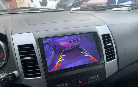 Mitsubishi Outlander III рестайлинг 3, 2008 год, 800 000 рублей, 10 фотография