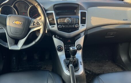 Chevrolet Cruze II, 2010 год, 615 000 рублей, 7 фотография