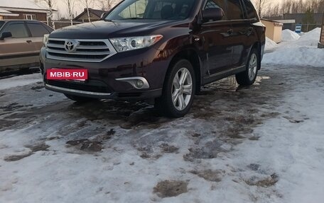 Toyota Highlander III, 2013 год, 2 150 000 рублей, 2 фотография