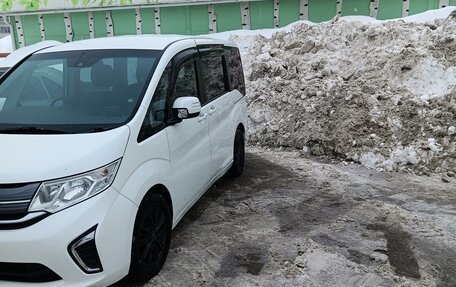 Honda Stepwgn IV, 2016 год, 1 850 000 рублей, 3 фотография