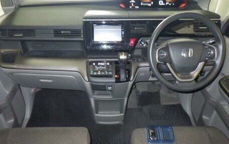 Honda Stepwgn IV, 2016 год, 1 850 000 рублей, 30 фотография