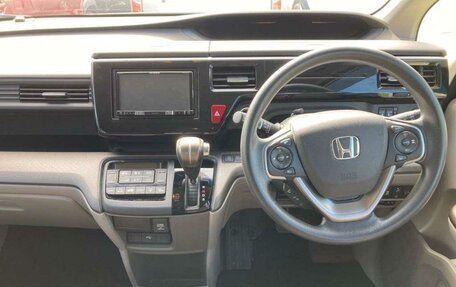 Honda Stepwgn IV, 2016 год, 1 850 000 рублей, 26 фотография