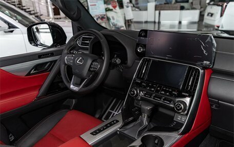 Lexus LX, 2024 год, 21 000 000 рублей, 15 фотография