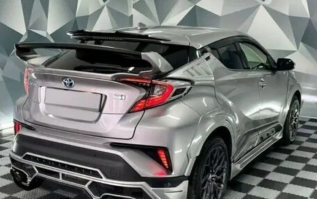 Toyota C-HR I рестайлинг, 2017 год, 2 500 000 рублей, 1 фотография