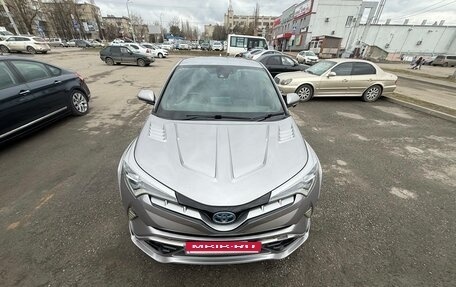 Toyota C-HR I рестайлинг, 2017 год, 2 500 000 рублей, 13 фотография