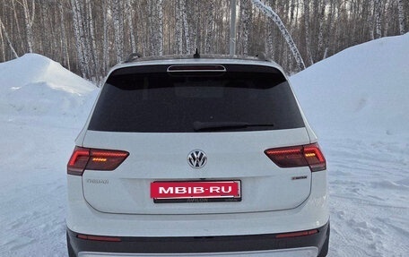 Volkswagen Tiguan II, 2019 год, 2 520 000 рублей, 3 фотография