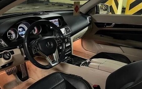 Mercedes-Benz E-Класс, 2015 год, 3 100 000 рублей, 16 фотография