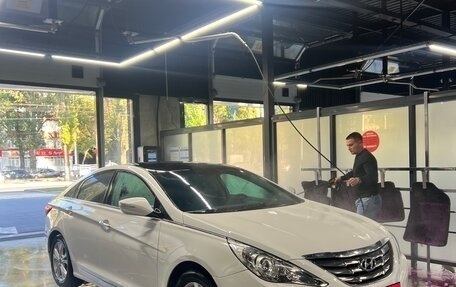 Hyundai Sonata VI, 2010 год, 980 000 рублей, 1 фотография