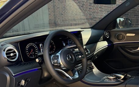 Mercedes-Benz E-Класс, 2019 год, 3 550 000 рублей, 10 фотография