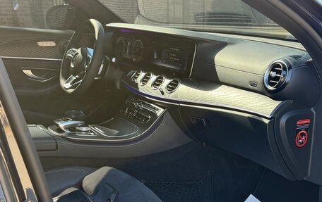 Mercedes-Benz E-Класс, 2019 год, 3 550 000 рублей, 21 фотография