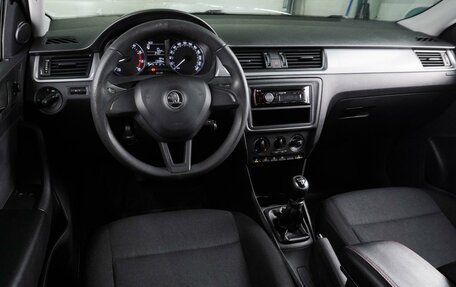 Skoda Rapid I, 2015 год, 799 000 рублей, 6 фотография