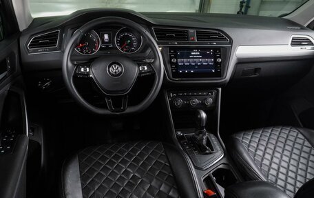 Volkswagen Tiguan II, 2019 год, 2 399 000 рублей, 6 фотография