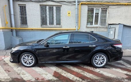 Toyota Camry, 2019 год, 2 300 000 рублей, 4 фотография