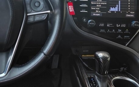 Toyota Camry, 2019 год, 2 300 000 рублей, 8 фотография
