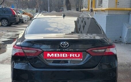Toyota Camry, 2019 год, 2 300 000 рублей, 5 фотография