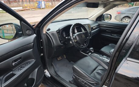 Mitsubishi Outlander III рестайлинг 3, 2018 год, 1 900 000 рублей, 7 фотография