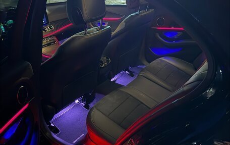 Mercedes-Benz E-Класс, 2020 год, 3 300 000 рублей, 6 фотография