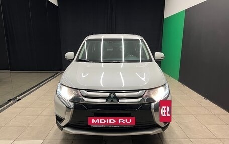 Mitsubishi Outlander III рестайлинг 3, 2017 год, 1 700 000 рублей, 2 фотография